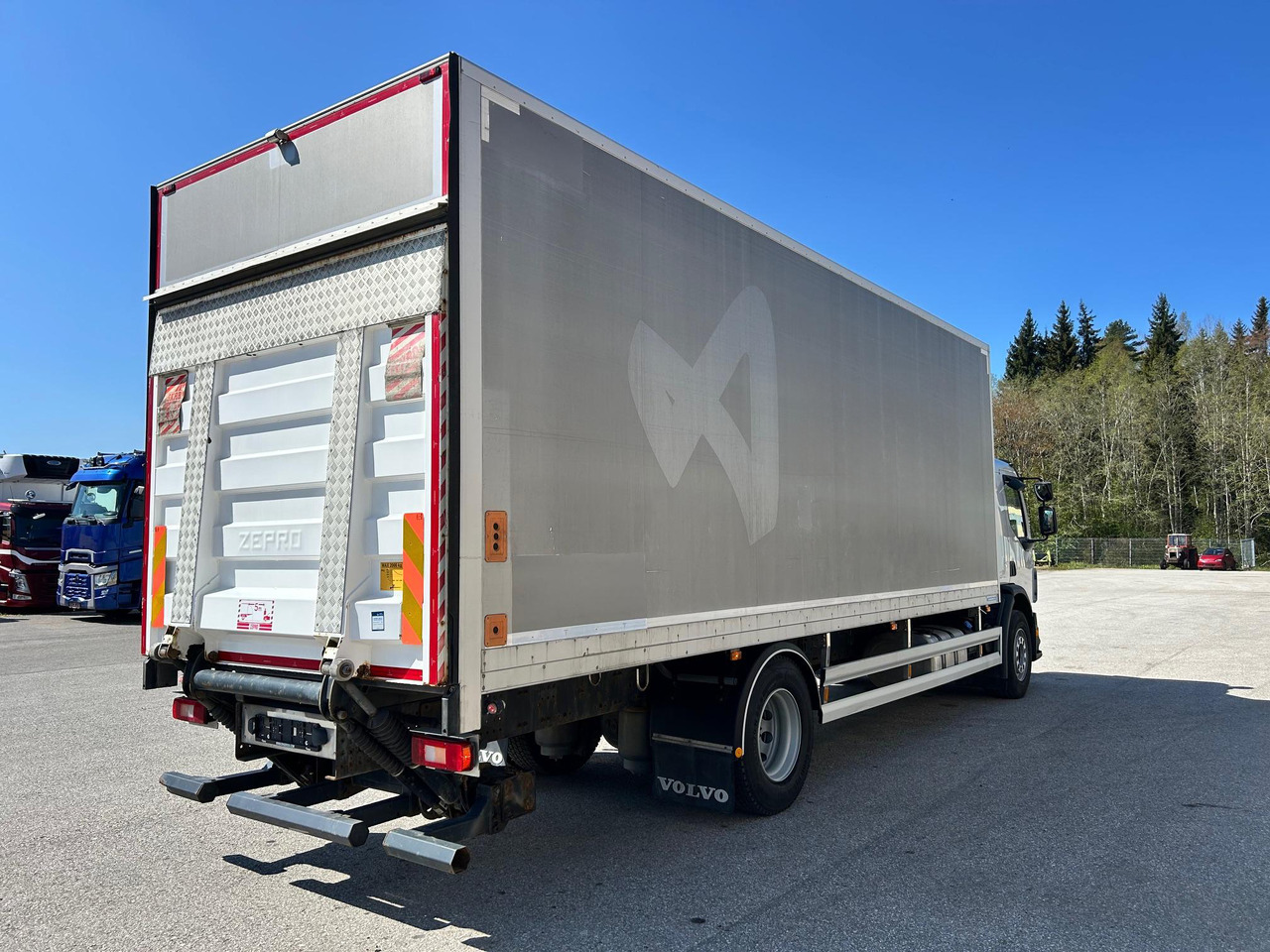 VOLVO FE260 - Truk box: gambar 5 VOLVO FE260 - Truk box: gambar 5