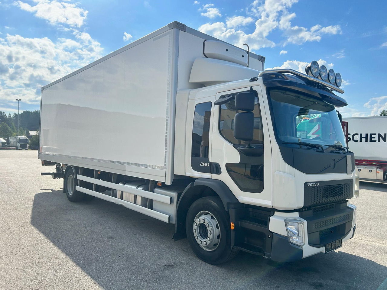 VOLVO FE280 - Truk box: gambar 1 VOLVO FE280 - Truk box: gambar 1