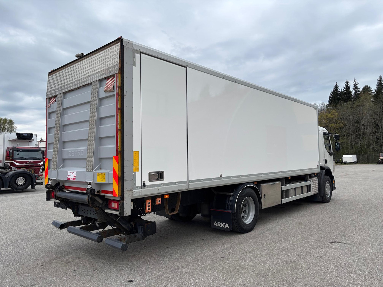 VOLVO FE320 - Truk box: gambar 4 VOLVO FE320 - Truk box: gambar 4
