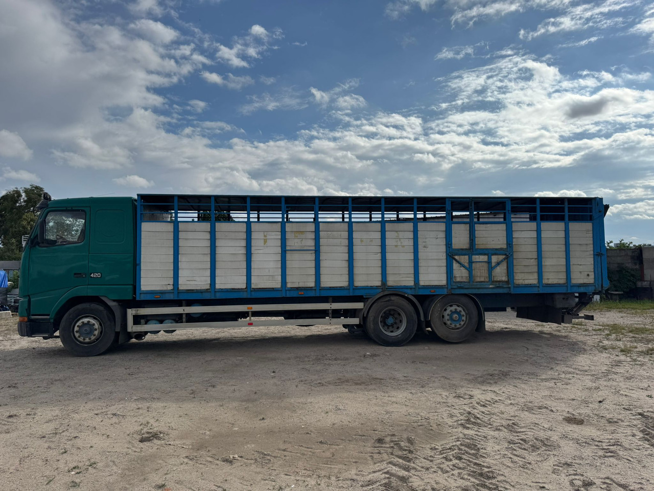 VOLVO FH12.420 - Truk flatbed: gambar 4 VOLVO FH12.420 - Truk flatbed: gambar 4
