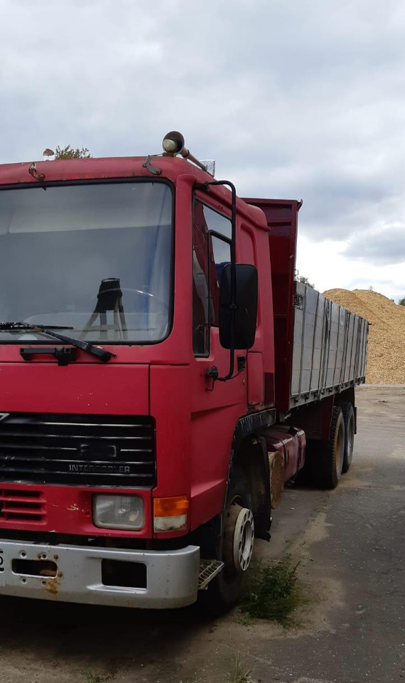 VOLVO FL10 - Truk jungkit: gambar 3 VOLVO FL10 - Truk jungkit: gambar 3