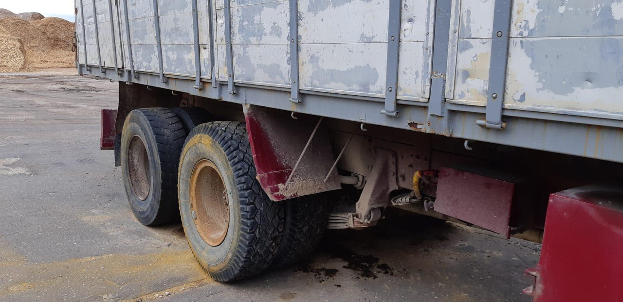 VOLVO FL10 - Truk jungkit: gambar 5 VOLVO FL10 - Truk jungkit: gambar 5