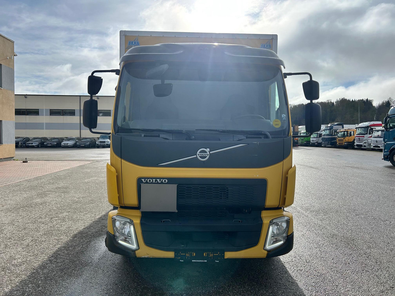 VOLVO FL250 - Truk box: gambar 4 VOLVO FL250 - Truk box: gambar 4