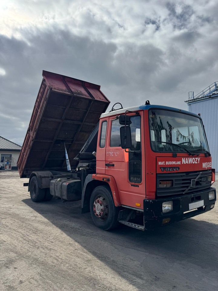 VOLVO FL614 - Truk jungkit, Truk derek: gambar 1 VOLVO FL614 - Truk jungkit, Truk derek: gambar 1