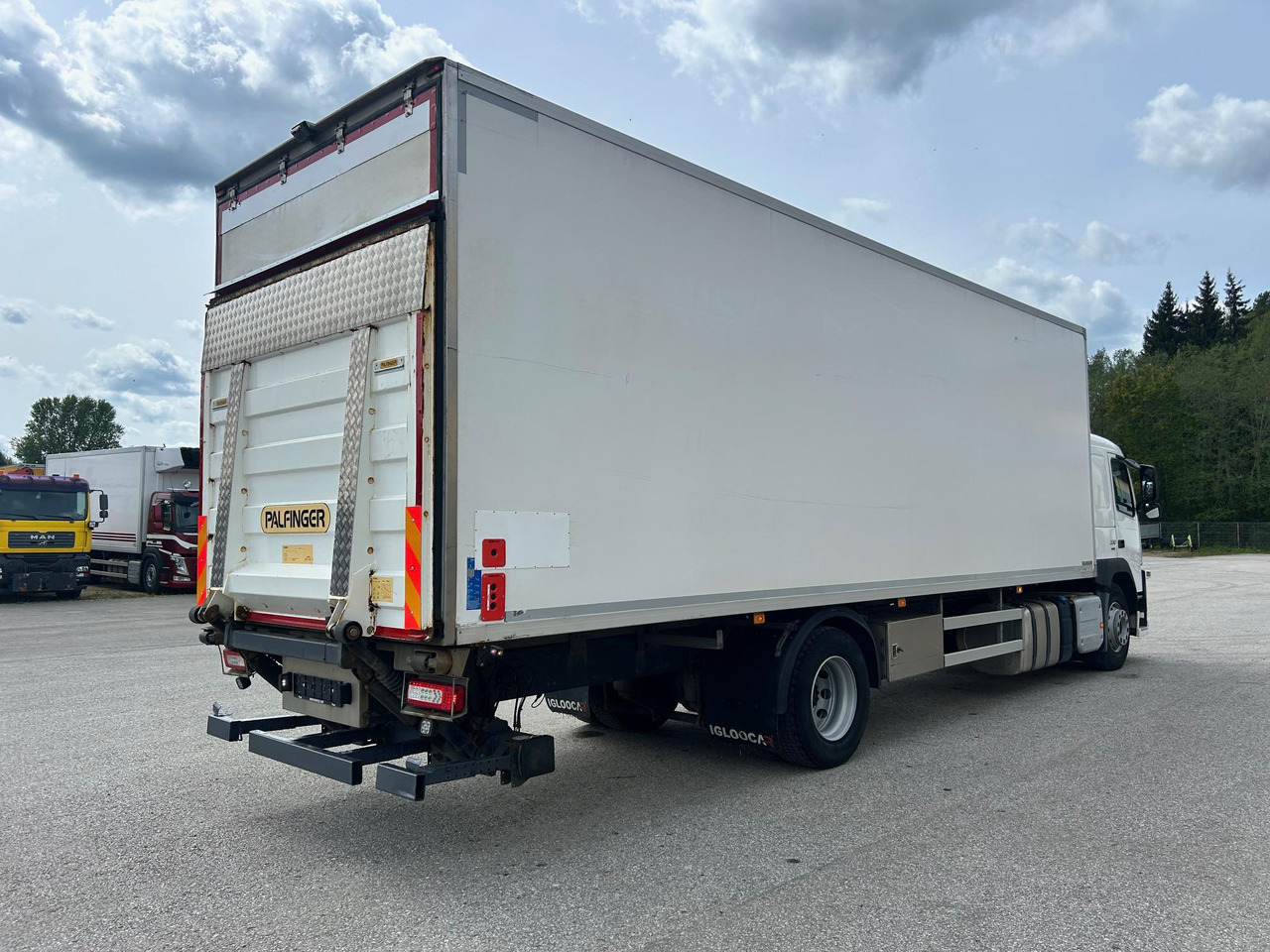 VOLVO FM330 - Truk berpendingin: gambar 4 VOLVO FM330 - Truk berpendingin: gambar 4