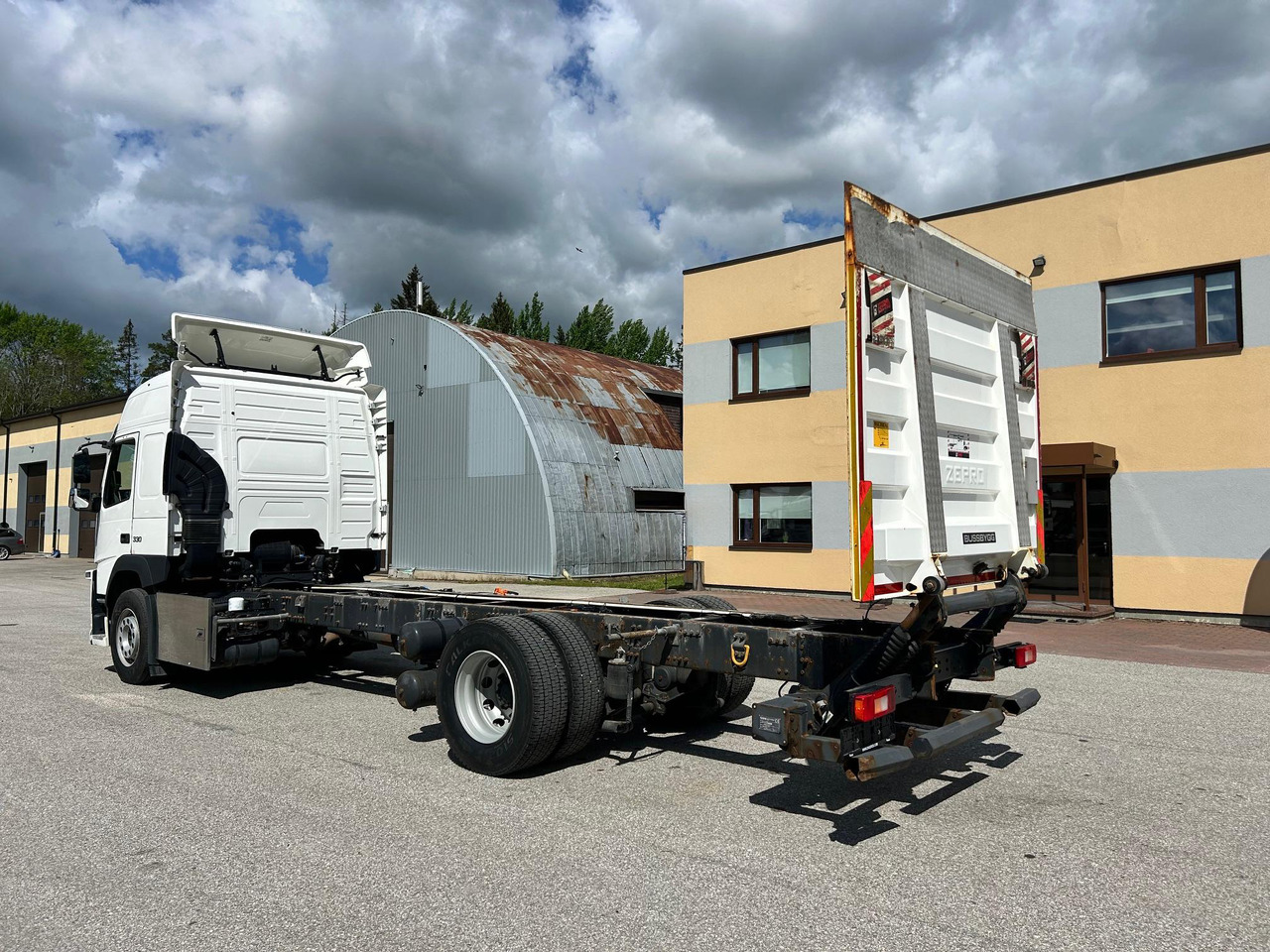 VOLVO FM330 - Truk sasis: gambar 5 VOLVO FM330 - Truk sasis: gambar 5