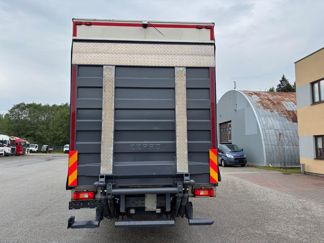 Truk box VOLVO FM330: gambar 7