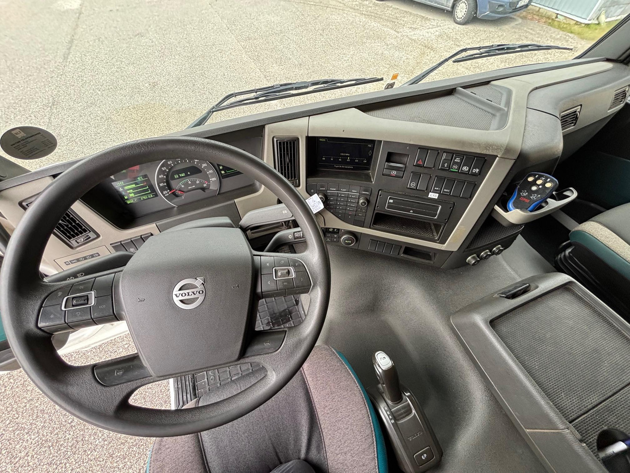 Truk box VOLVO FM330: gambar 17