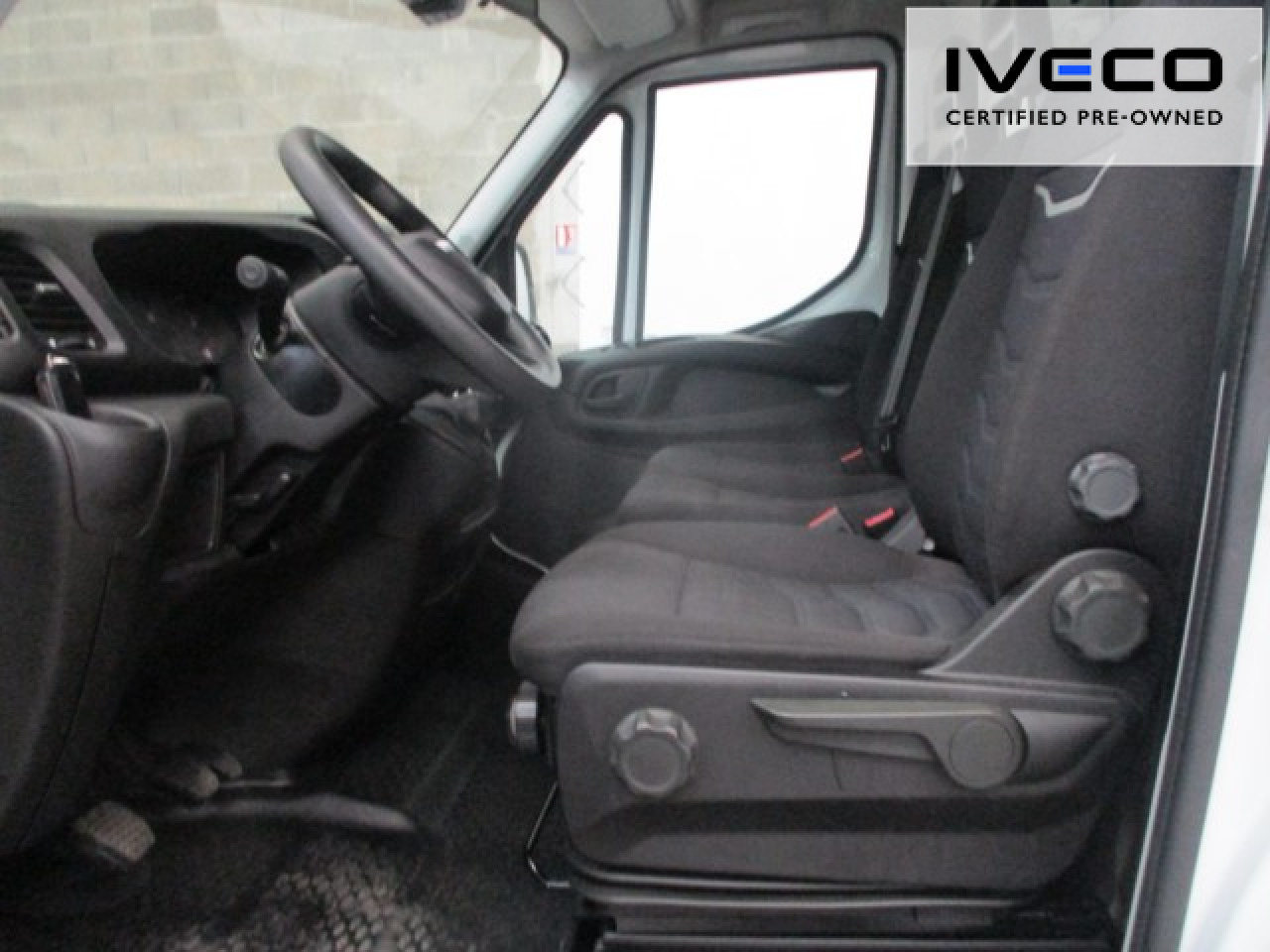 Interior photo 2: Leasing IVECO Daily 35C16H Euro6 Klima ZV IVECO Daily 35C16H Euro6 Klima ZV