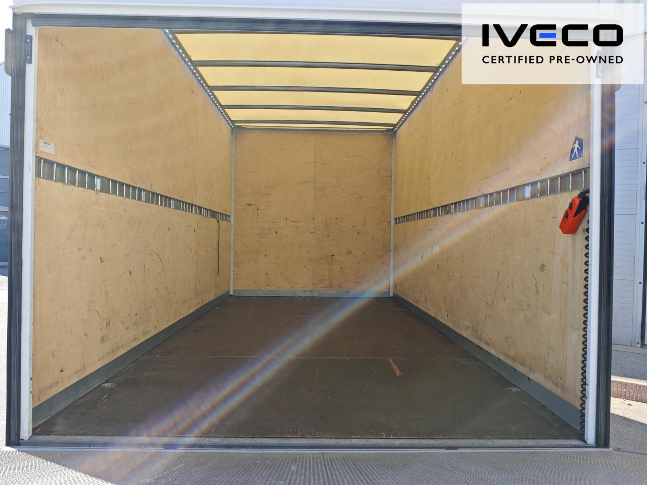 IVECO Koffr-LBW - Van box: gambar 2 IVECO Koffr-LBW - Van box: gambar 2