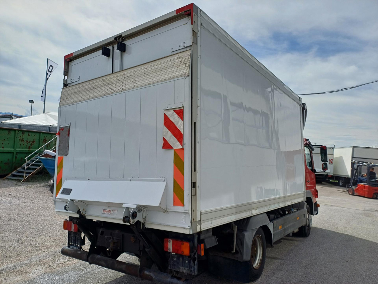 MERCEDES-BENZ 816 Euro5 AHK Luftfeder - Truk berpendingin: gambar 5 MERCEDES-BENZ 816 Euro5 AHK Luftfeder - Truk berpendingin: gambar 5