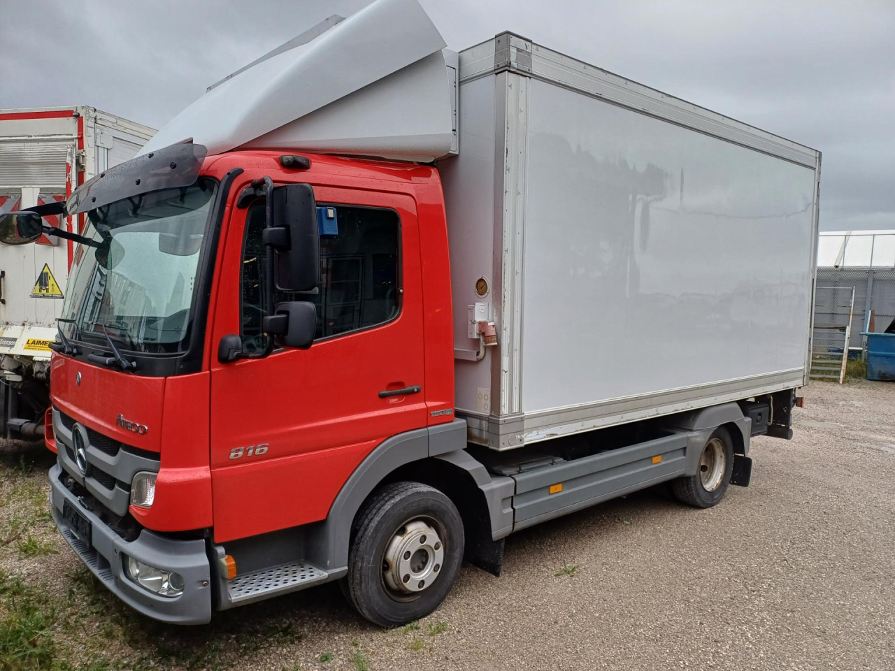 MERCEDES-BENZ 816 Euro5 AHK Luftfeder - Truk berpendingin: gambar 4 MERCEDES-BENZ 816 Euro5 AHK Luftfeder - Truk berpendingin: gambar 4