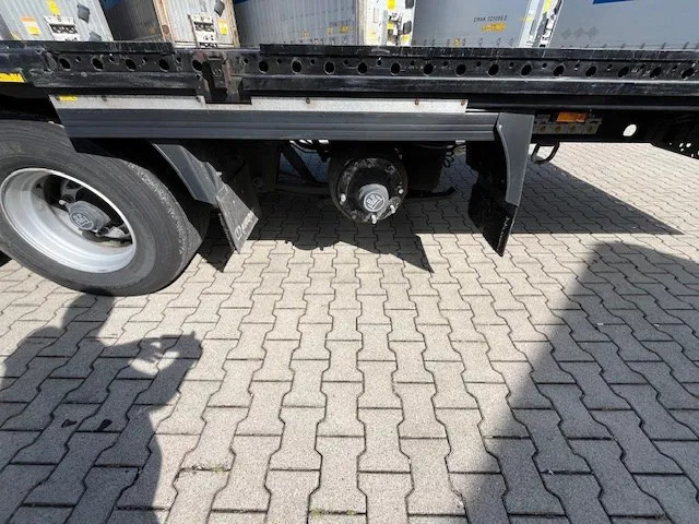 Semi-trailer kotak tertutup Krone 2023 Krone XL mega hupac flat with damage: gambar 16 Semi-trailer kotak tertutup Krone 2023 Krone XL mega hupac flat with damage: gambar 16