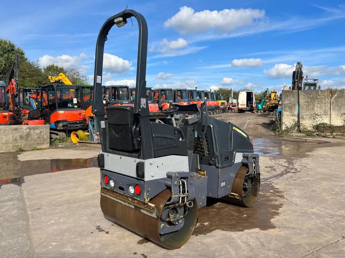 Bomag BW100ADM-5 Stock No T074 - Roller jalan: gambar 2 Bomag BW100ADM-5 Stock No T074 - Roller jalan: gambar 2