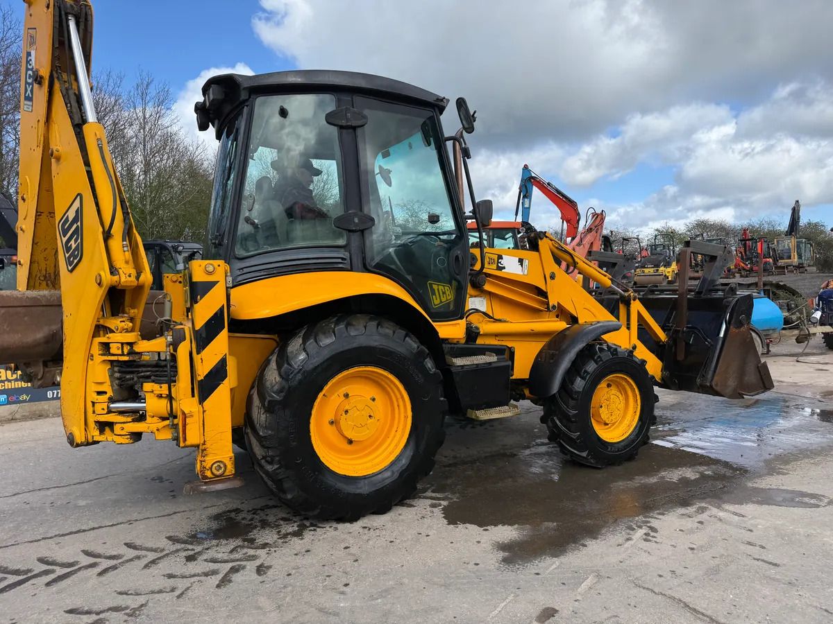 JCB 3CX Contractor Stock No T589 - Backhoe loader: gambar 2 JCB 3CX Contractor Stock No T589 - Backhoe loader: gambar 2