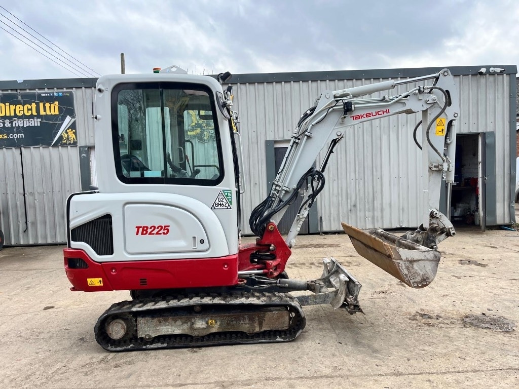 Takeuchi TB 225 - Ekskavator mini: gambar 1 Takeuchi TB 225 - Ekskavator mini: gambar 1