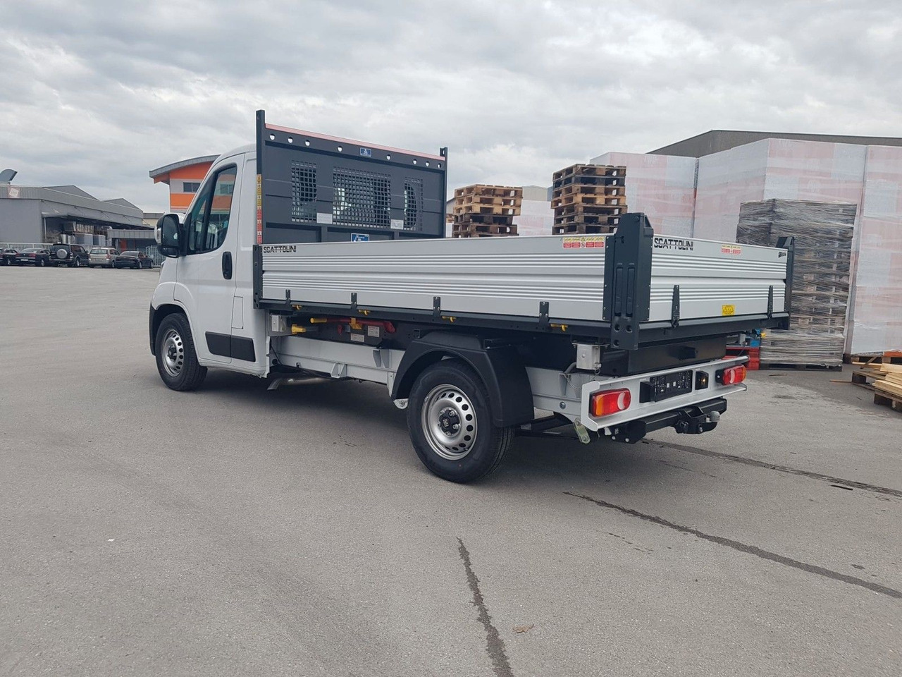 Fiat Ducato 35H L2H1 EKA 3-Seiten-Kipper 180 PS AHK - Van jungkit: gambar 5 Fiat Ducato 35H L2H1 EKA 3-Seiten-Kipper 180 PS AHK - Van jungkit: gambar 5