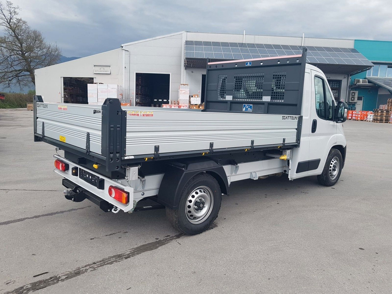 Fiat Ducato 35H L2H1 EKA 3-Seiten-Kipper 180 PS AHK - Van jungkit: gambar 4 Fiat Ducato 35H L2H1 EKA 3-Seiten-Kipper 180 PS AHK - Van jungkit: gambar 4