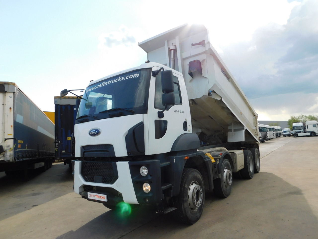 Ford 4142d 8x4 dcab e6 16s223 - Truk jungkit: gambar 1 Ford 4142d 8x4 dcab e6 16s223 - Truk jungkit: gambar 1