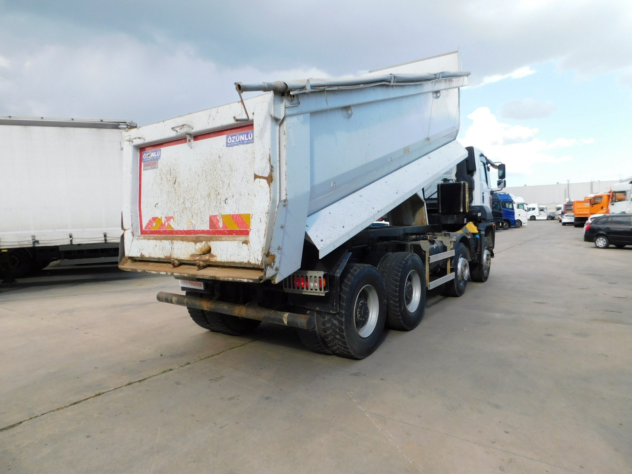 Ford 4142d 8x4 dcab e6 16s223 - Truk jungkit: gambar 3 Ford 4142d 8x4 dcab e6 16s223 - Truk jungkit: gambar 3