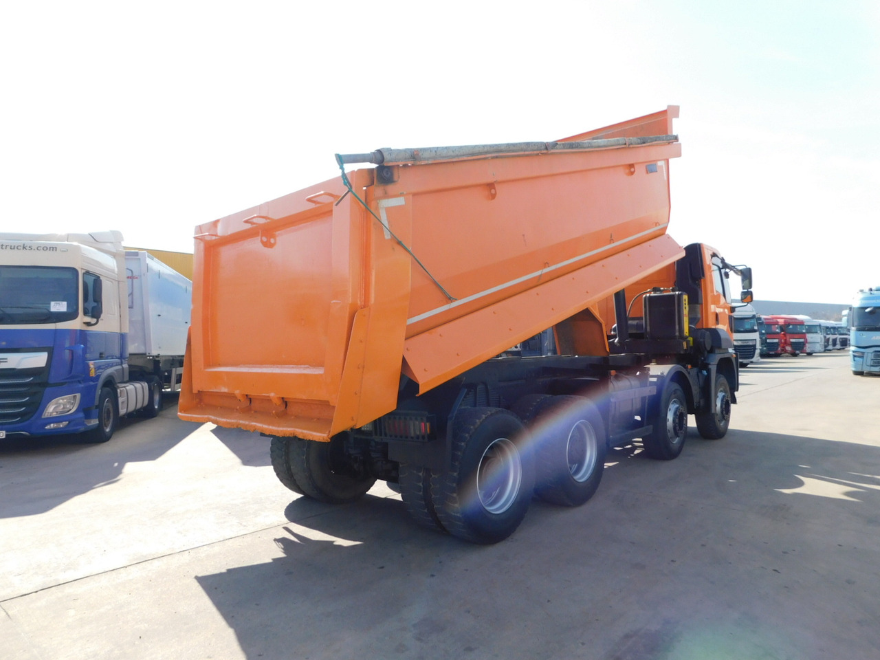 Ford 4142d 8x4 dcab e6 16s2230 - Truk jungkit: gambar 3 Ford 4142d 8x4 dcab e6 16s2230 - Truk jungkit: gambar 3