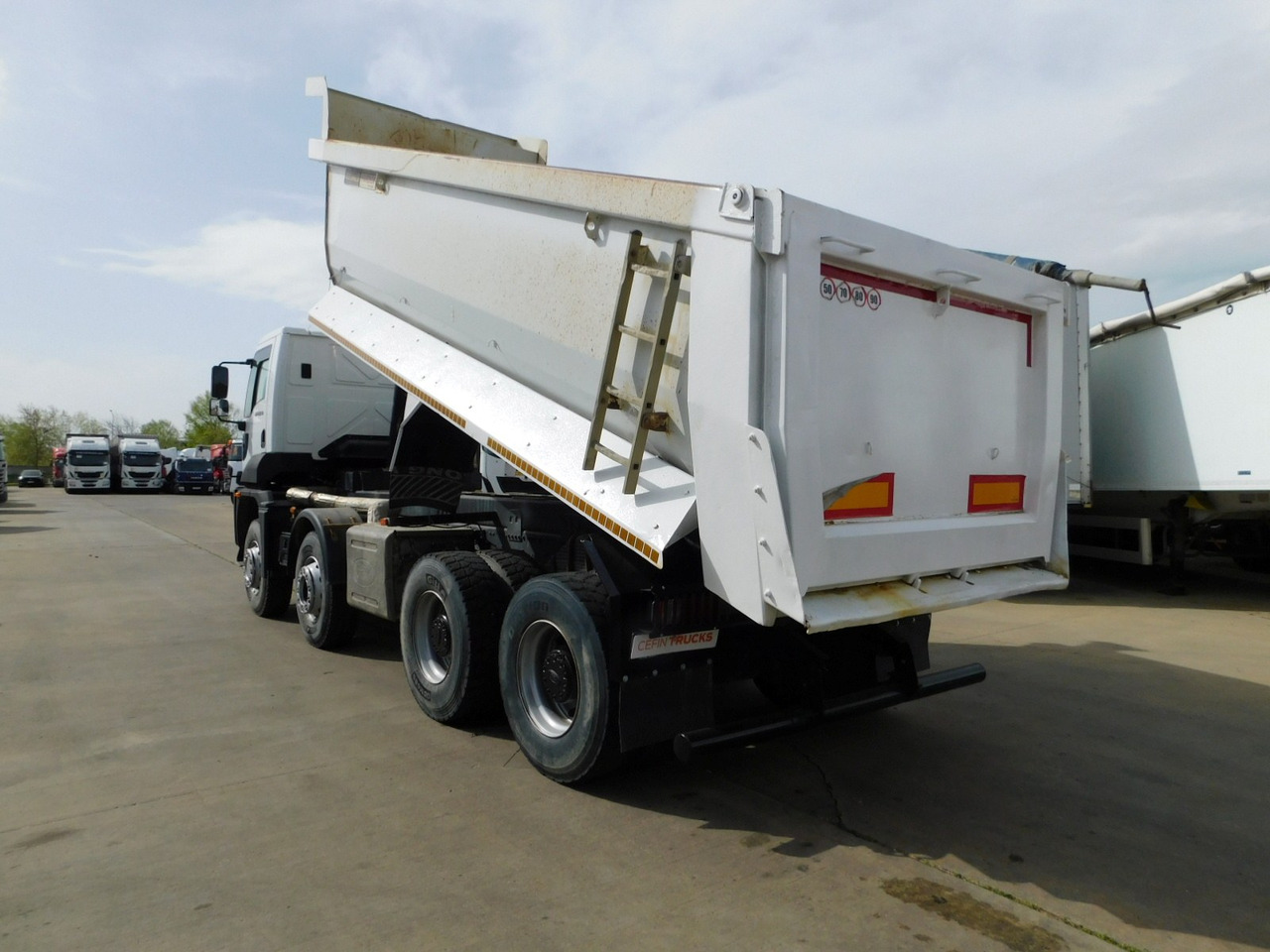 Ford 4142d 8x4 dcab e6 16s2230 - Truk jungkit: gambar 4 Ford 4142d 8x4 dcab e6 16s2230 - Truk jungkit: gambar 4