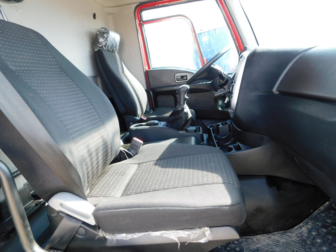 Ford 4142d 8x4 dcab e6 16s2230 ecotorq - Truk jungkit: gambar 5 Ford 4142d 8x4 dcab e6 16s2230 ecotorq - Truk jungkit: gambar 5