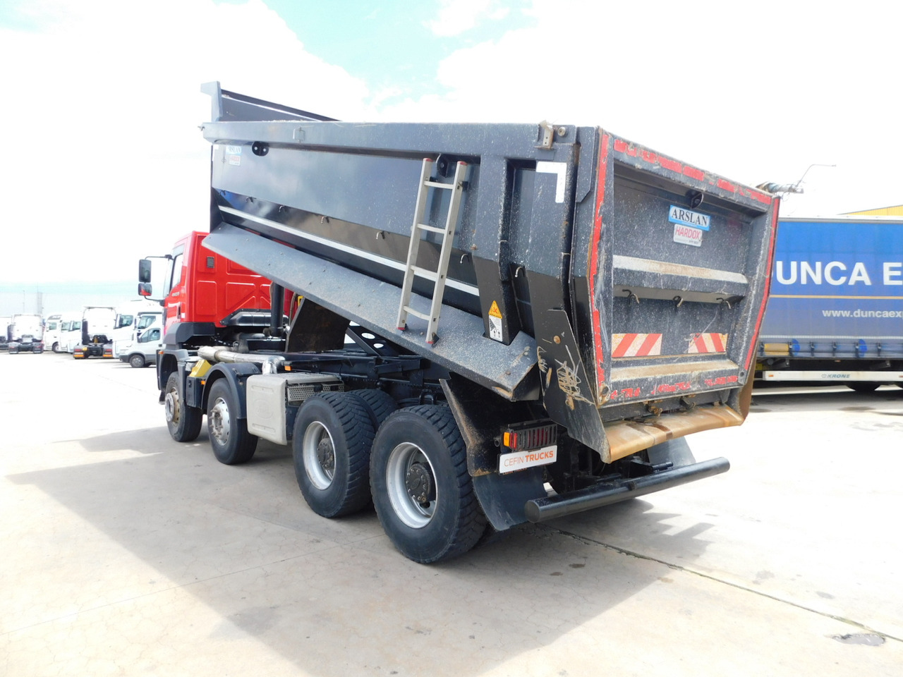 Ford 4142d 8x4 dcab e6 16s2230 ecotorq - Truk jungkit: gambar 4 Ford 4142d 8x4 dcab e6 16s2230 ecotorq - Truk jungkit: gambar 4