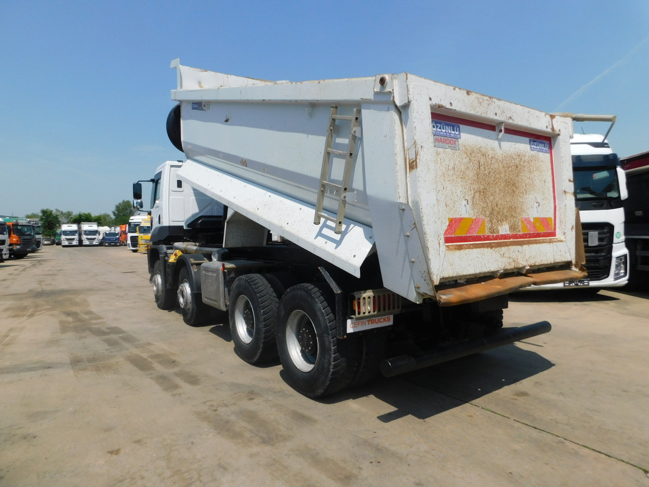 Ford 4142d 8x4 dcab e6 16s2230 ecotorq - Truk jungkit: gambar 4 Ford 4142d 8x4 dcab e6 16s2230 ecotorq - Truk jungkit: gambar 4
