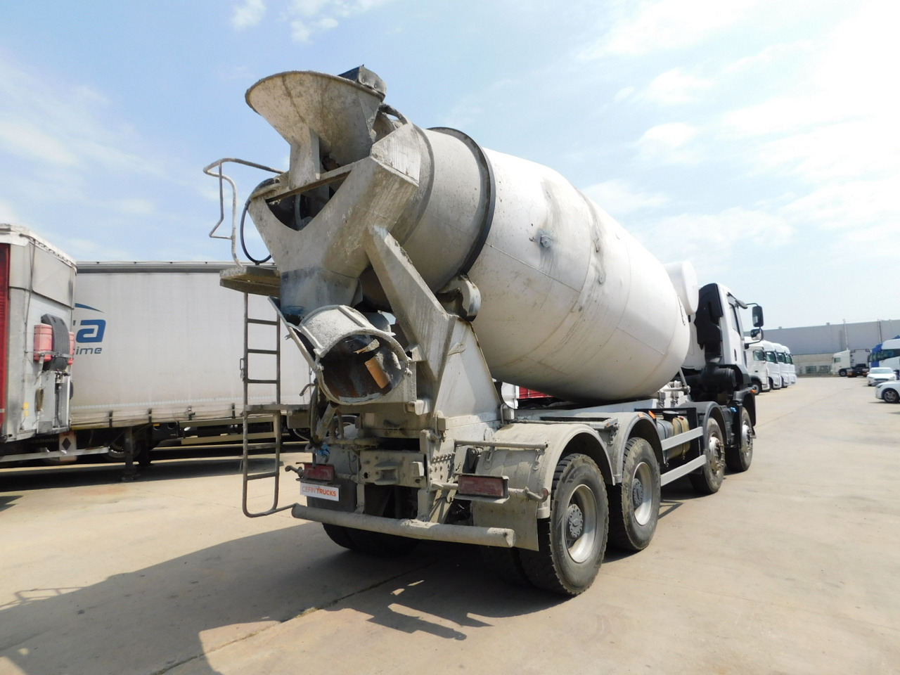 Ford Lt12xl 7h cargo 4142m - Truk pengaduk beton: gambar 3 Ford Lt12xl 7h cargo 4142m - Truk pengaduk beton: gambar 3