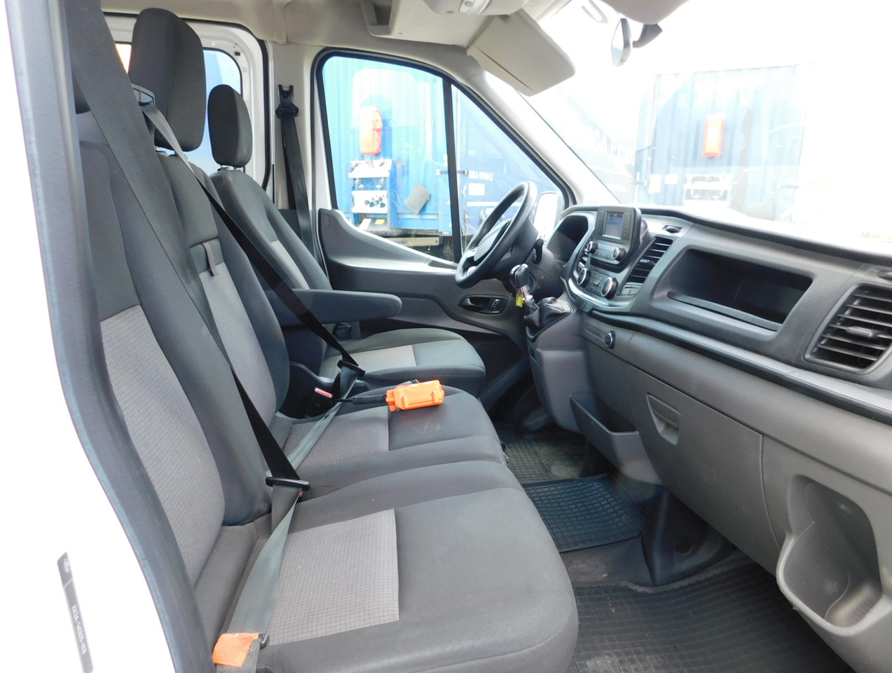 Ford Transit - Van jungkit: gambar 5 Ford Transit - Van jungkit: gambar 5