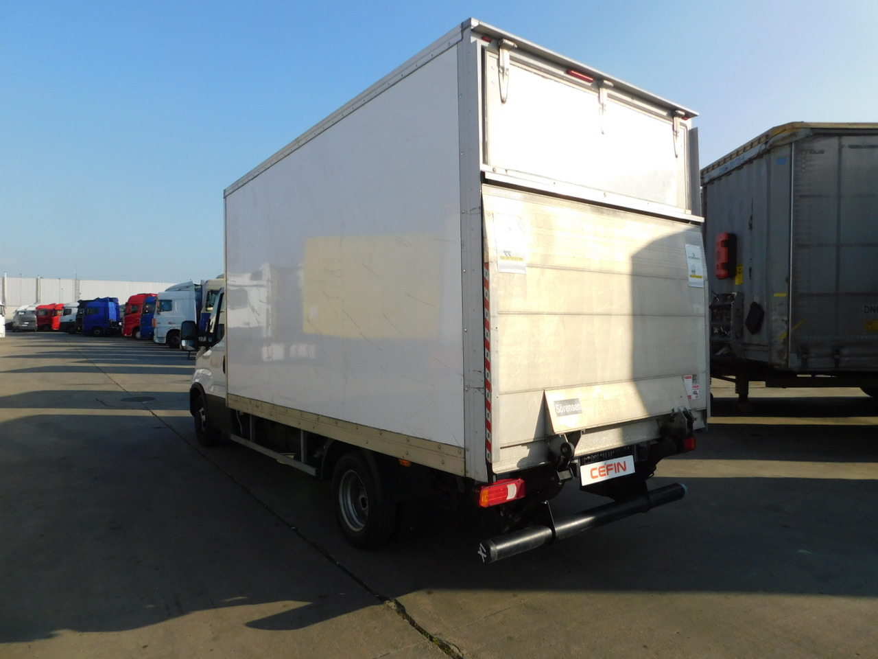 Iveco 35c16h30 - Van box: gambar 4 Iveco 35c16h30 - Van box: gambar 4