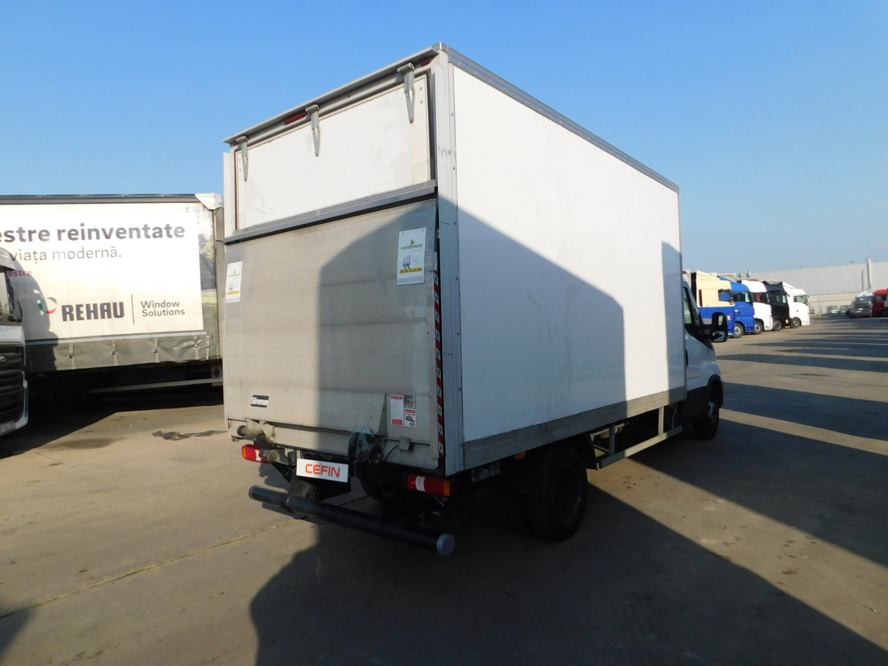 Iveco 35c16h30 - Van box: gambar 3 Iveco 35c16h30 - Van box: gambar 3