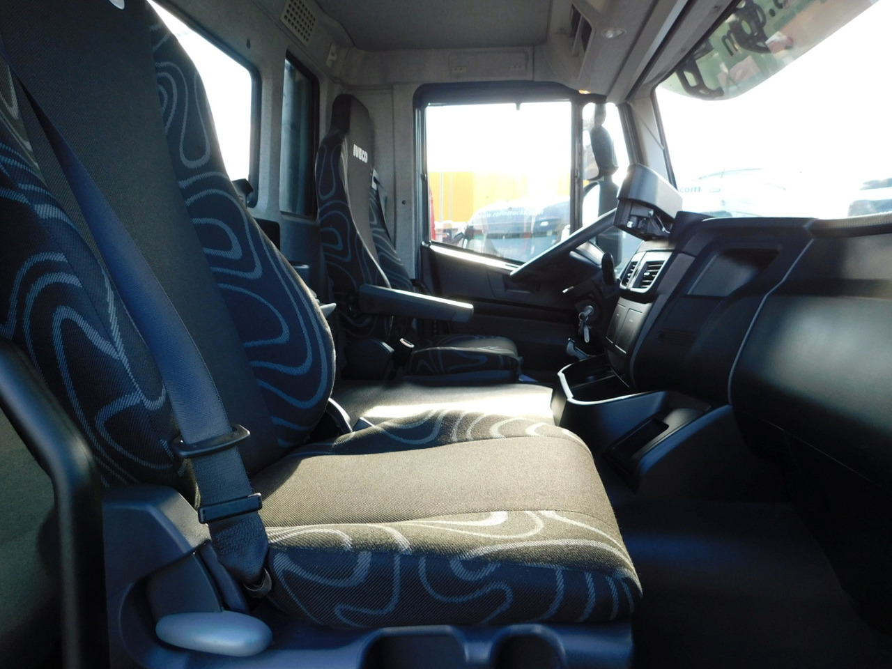 Iveco Ad 340t - Truk jungkit: gambar 5 Iveco Ad 340t - Truk jungkit: gambar 5