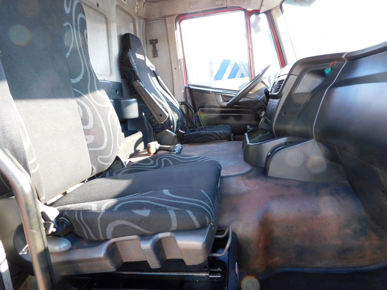 Iveco Trakker 450 - Truk jungkit: gambar 5 Iveco Trakker 450 - Truk jungkit: gambar 5