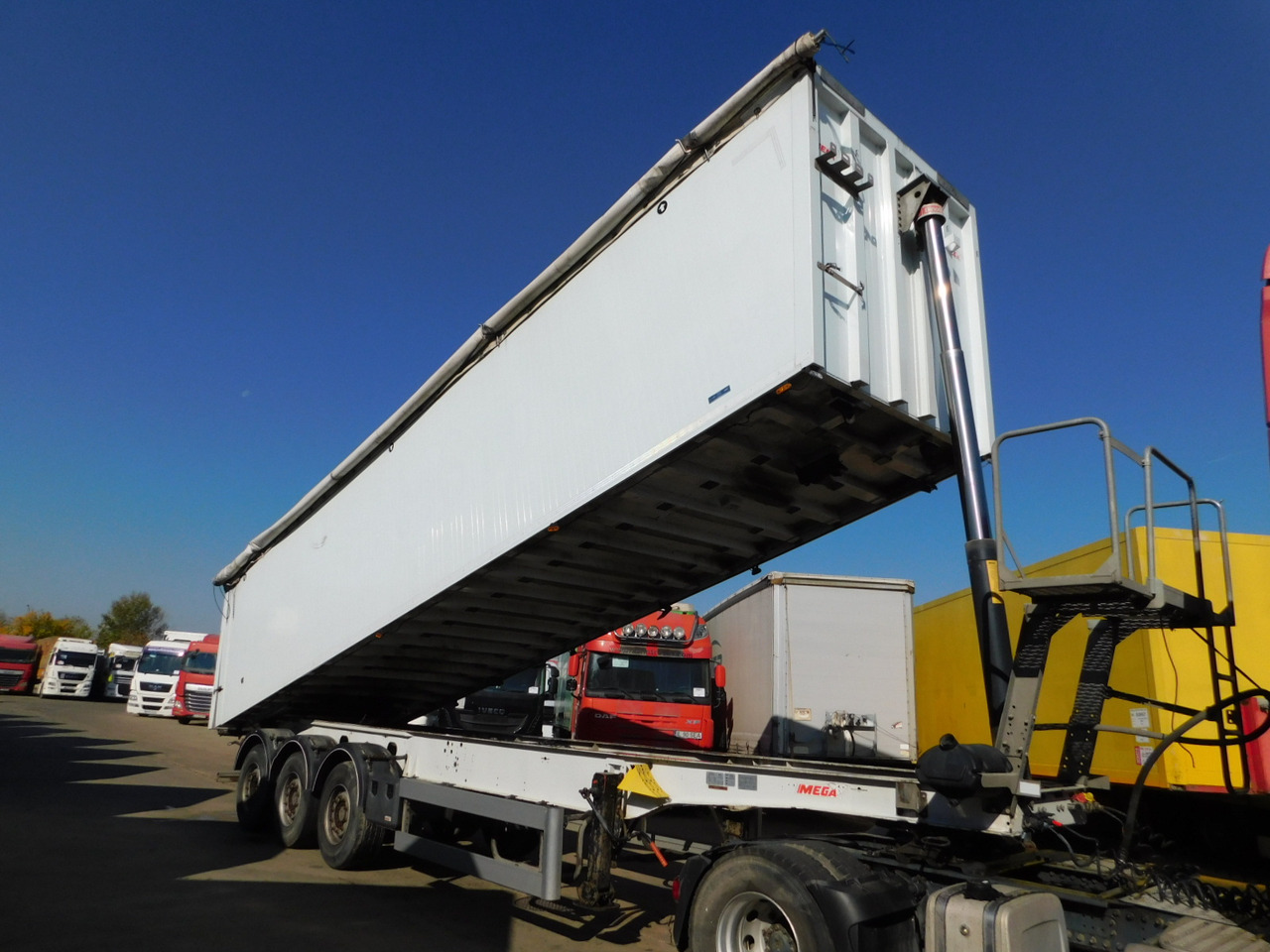 Mega Mnl c - Semi-trailer jungkit: gambar 2 Mega Mnl c - Semi-trailer jungkit: gambar 2