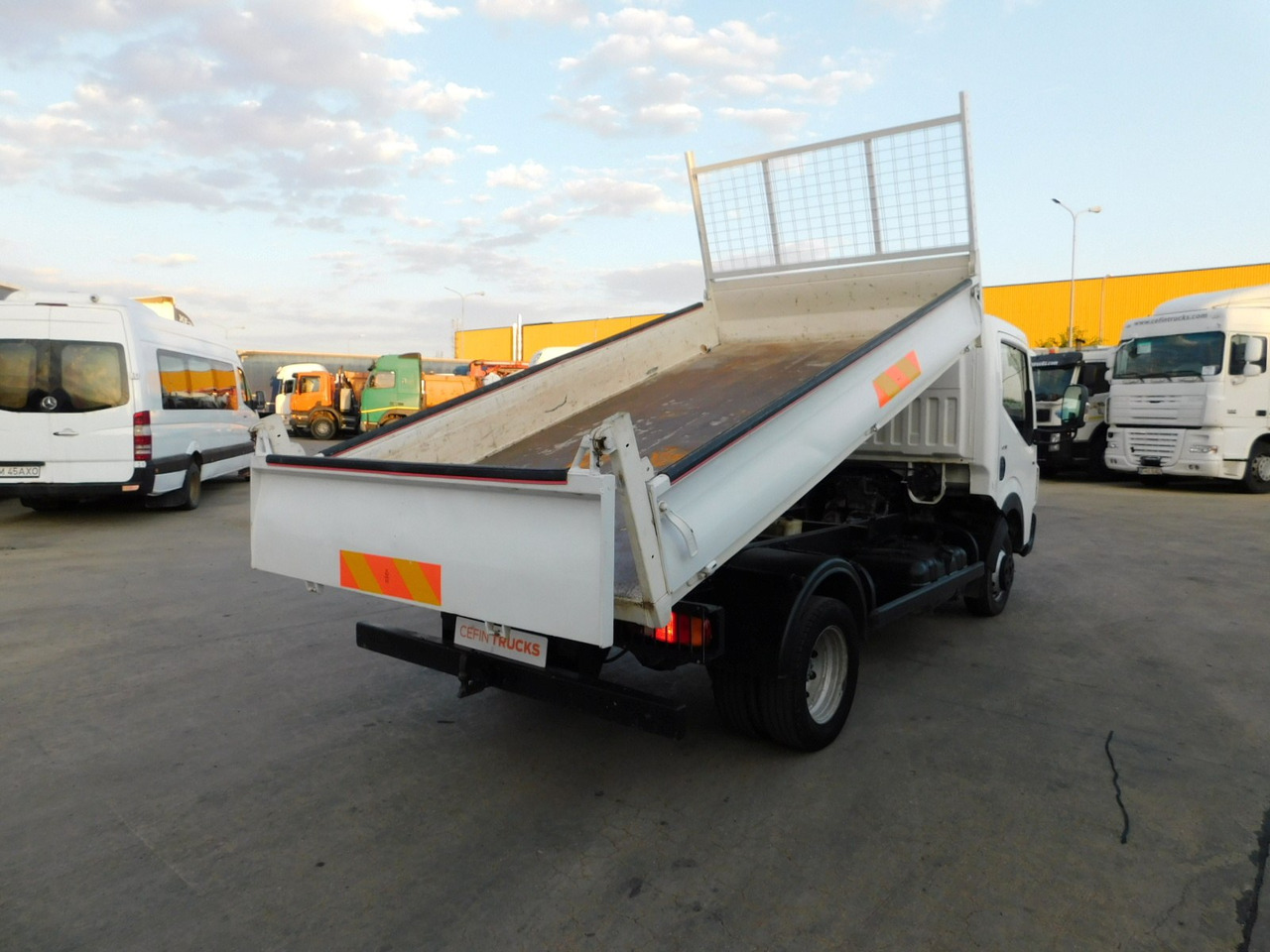 Renault Maxity - Truk jungkit: gambar 3 Renault Maxity - Truk jungkit: gambar 3