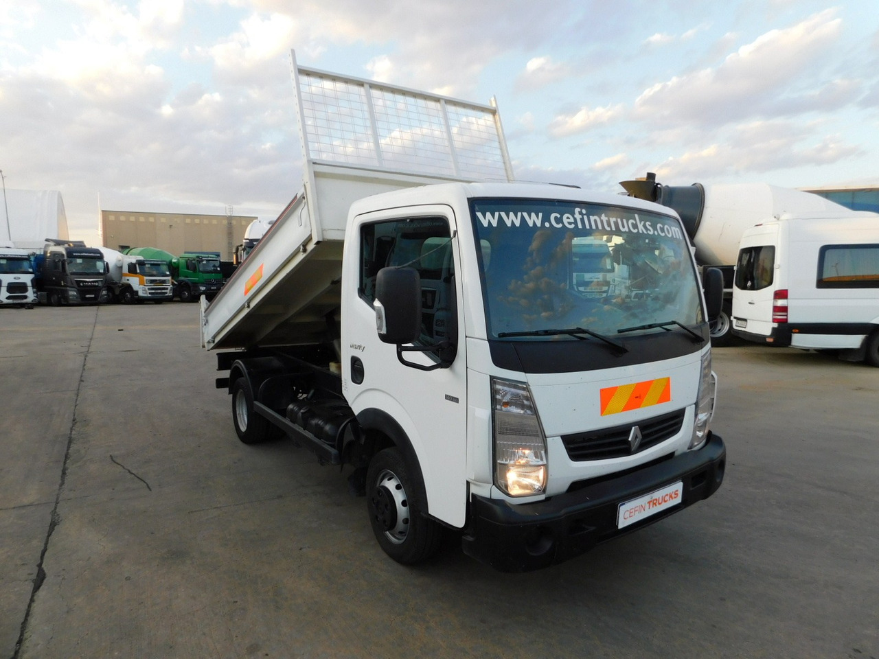 Renault Maxity - Truk jungkit: gambar 2 Renault Maxity - Truk jungkit: gambar 2