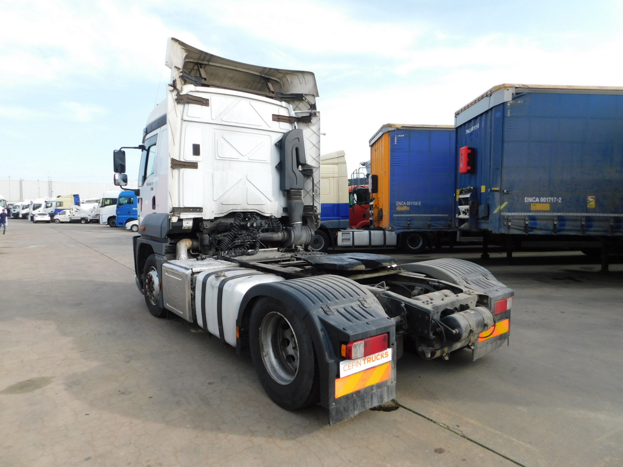Ford 1848t 4x2 scab e6 12tx2620 - Tractor head: gambar 4 Ford 1848t 4x2 scab e6 12tx2620 - Tractor head: gambar 4