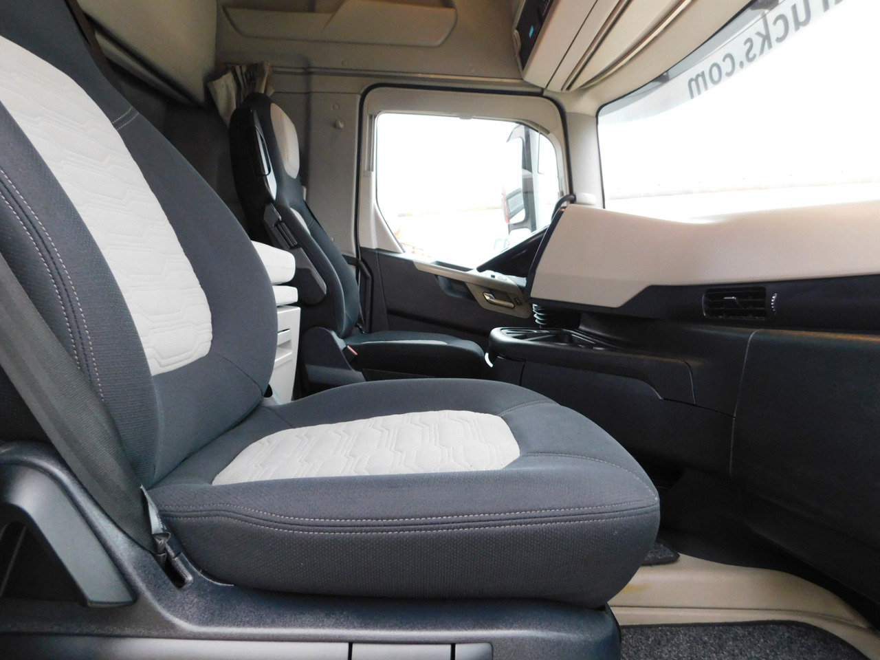 Ford F max 4x2 scab e6 12s2620 - Tractor head: gambar 5 Ford F max 4x2 scab e6 12s2620 - Tractor head: gambar 5