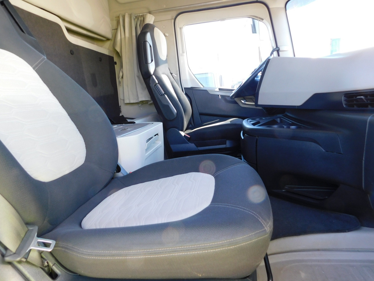 Ford F max 4x2 scab e6 12s2620 - Tractor head: gambar 5 Ford F max 4x2 scab e6 12s2620 - Tractor head: gambar 5