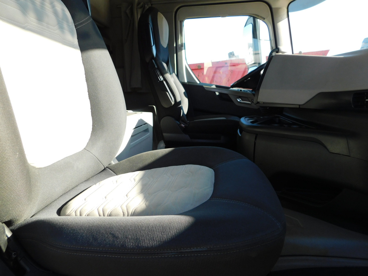 Ford F max 4x2 scab e6 12s2620 - Tractor head: gambar 5 Ford F max 4x2 scab e6 12s2620 - Tractor head: gambar 5