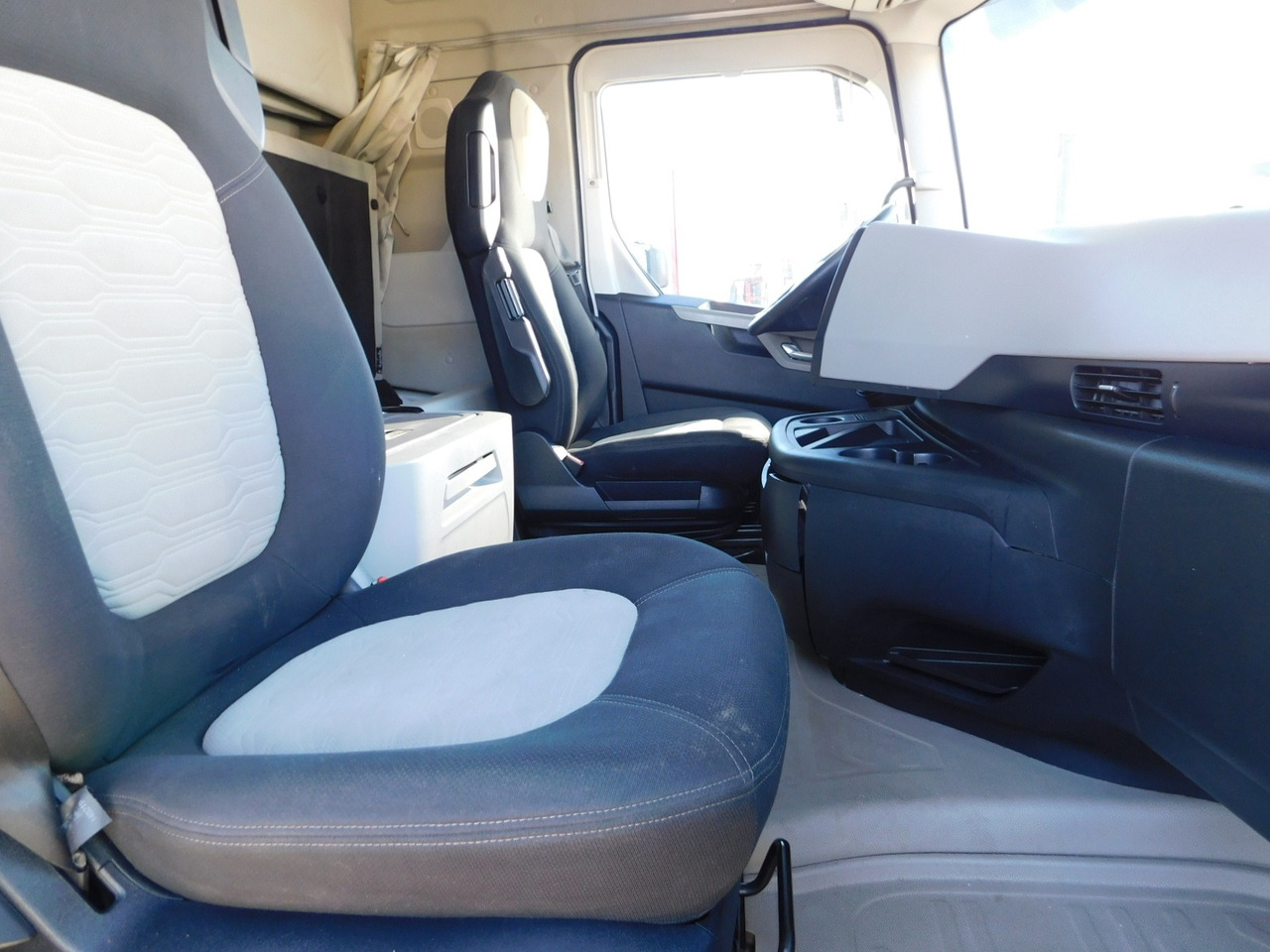 Ford F max 4x2 scab e6 12s2620 - Tractor head: gambar 5 Ford F max 4x2 scab e6 12s2620 - Tractor head: gambar 5