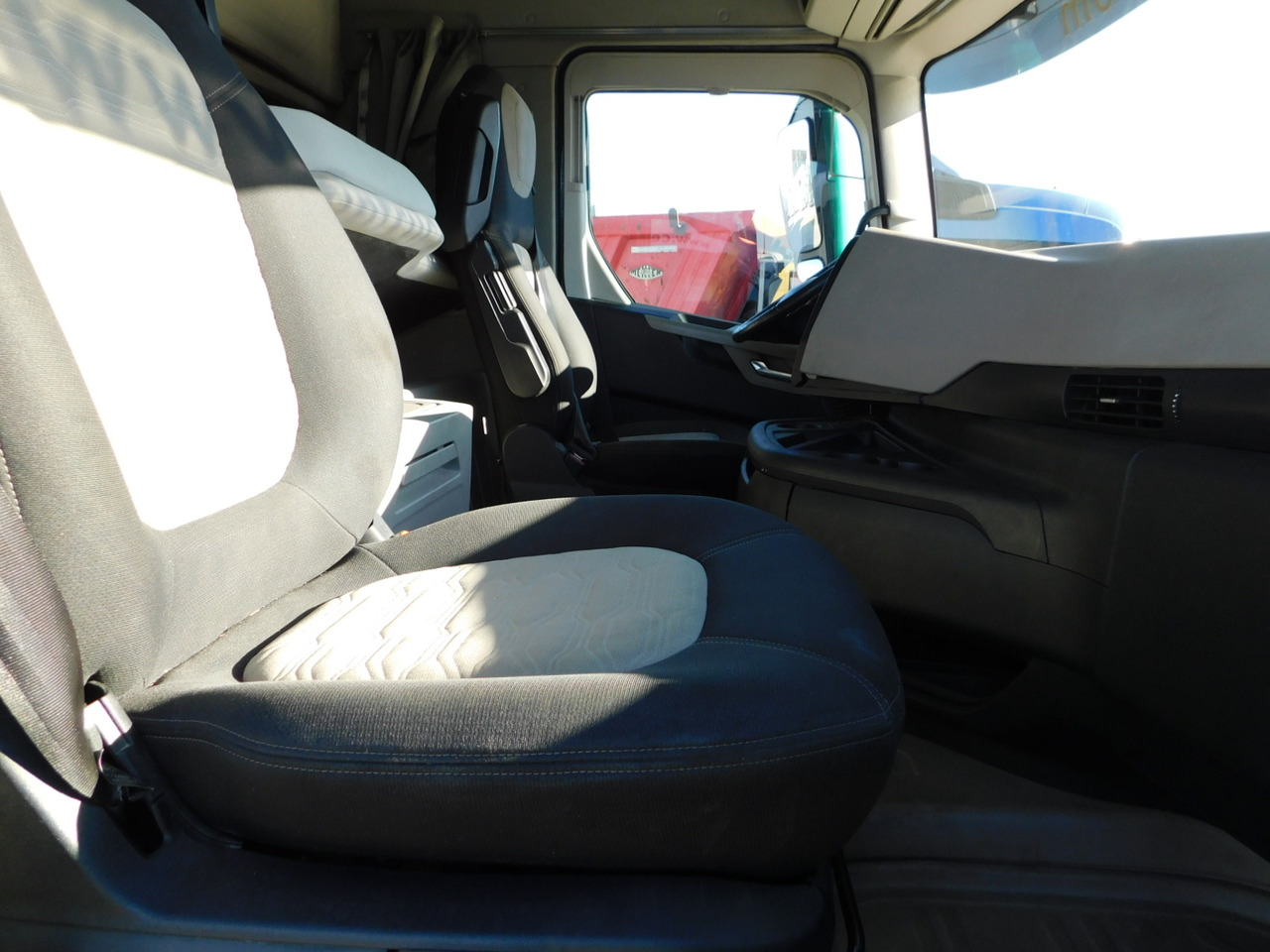 Ford F max 4x2 scab e6 12s2620 - Tractor head: gambar 5 Ford F max 4x2 scab e6 12s2620 - Tractor head: gambar 5
