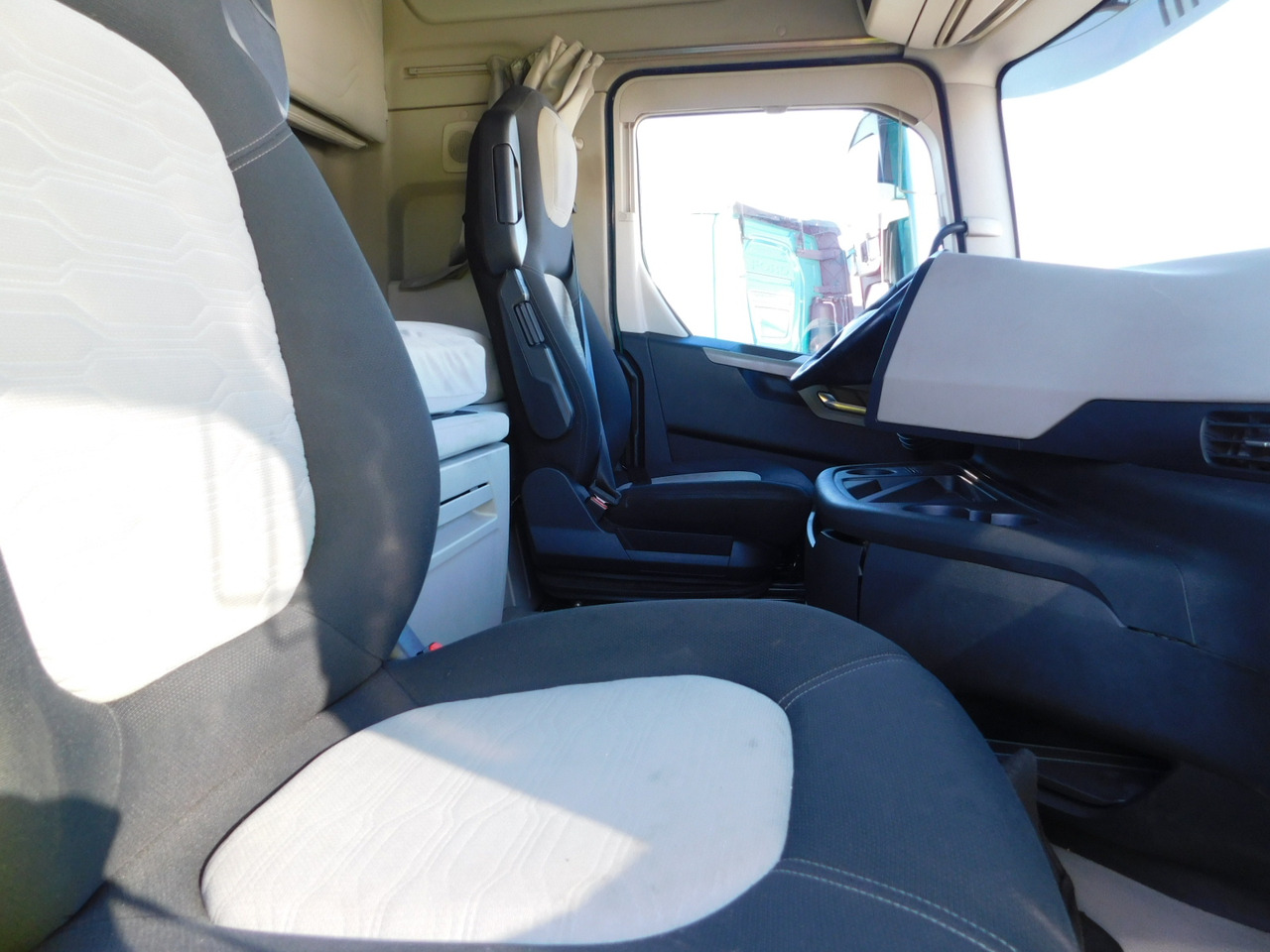 Ford F max 4x2 scab e6 12s2620 - Tractor head: gambar 5 Ford F max 4x2 scab e6 12s2620 - Tractor head: gambar 5