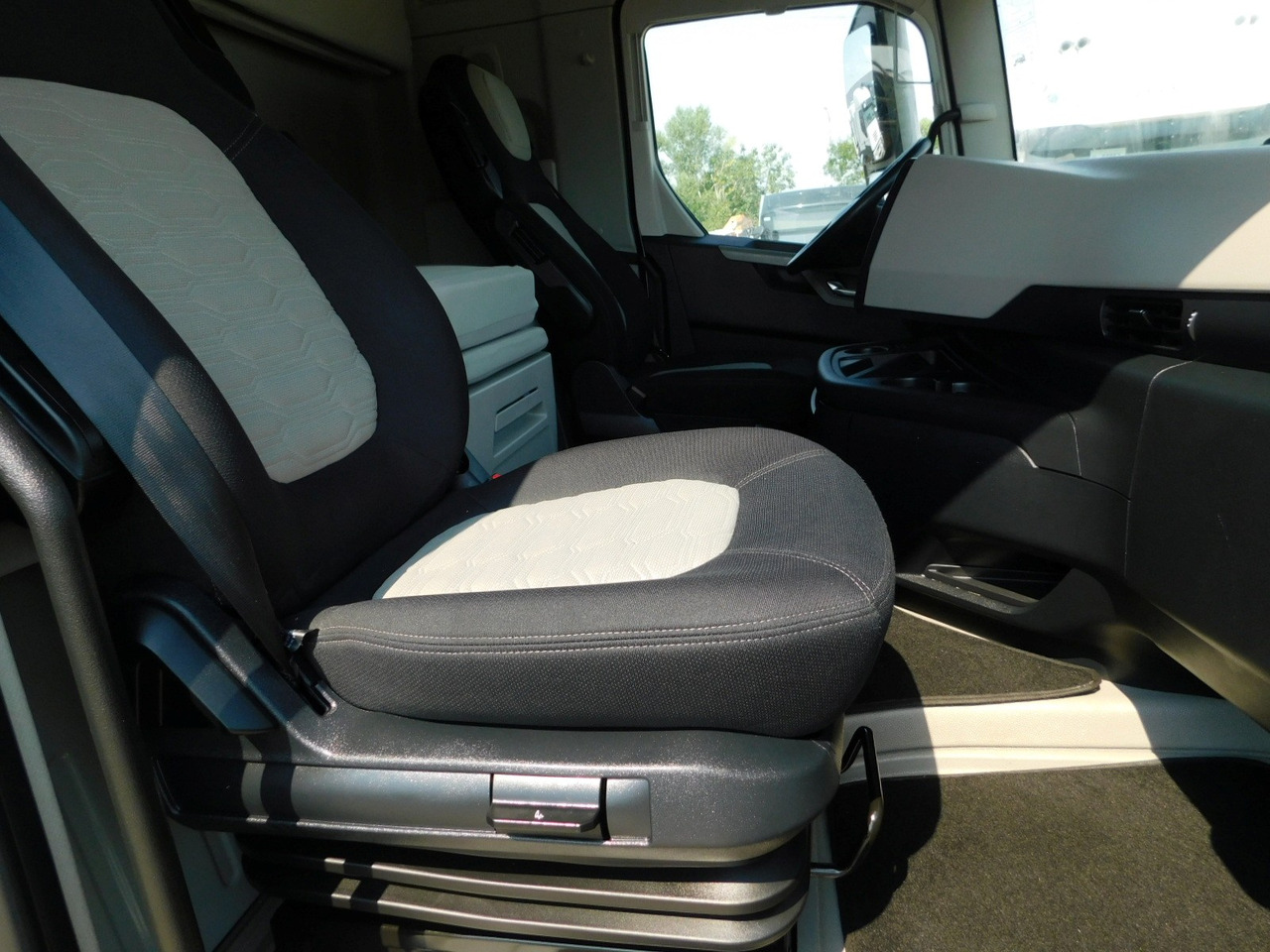 Ford F max 4x2 scab e6 12tx2620 - Tractor head: gambar 5 Ford F max 4x2 scab e6 12tx2620 - Tractor head: gambar 5