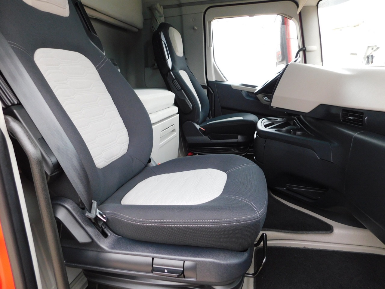 Ford F max 4x2 scab e6 12tx2620 - Tractor head: gambar 5 Ford F max 4x2 scab e6 12tx2620 - Tractor head: gambar 5