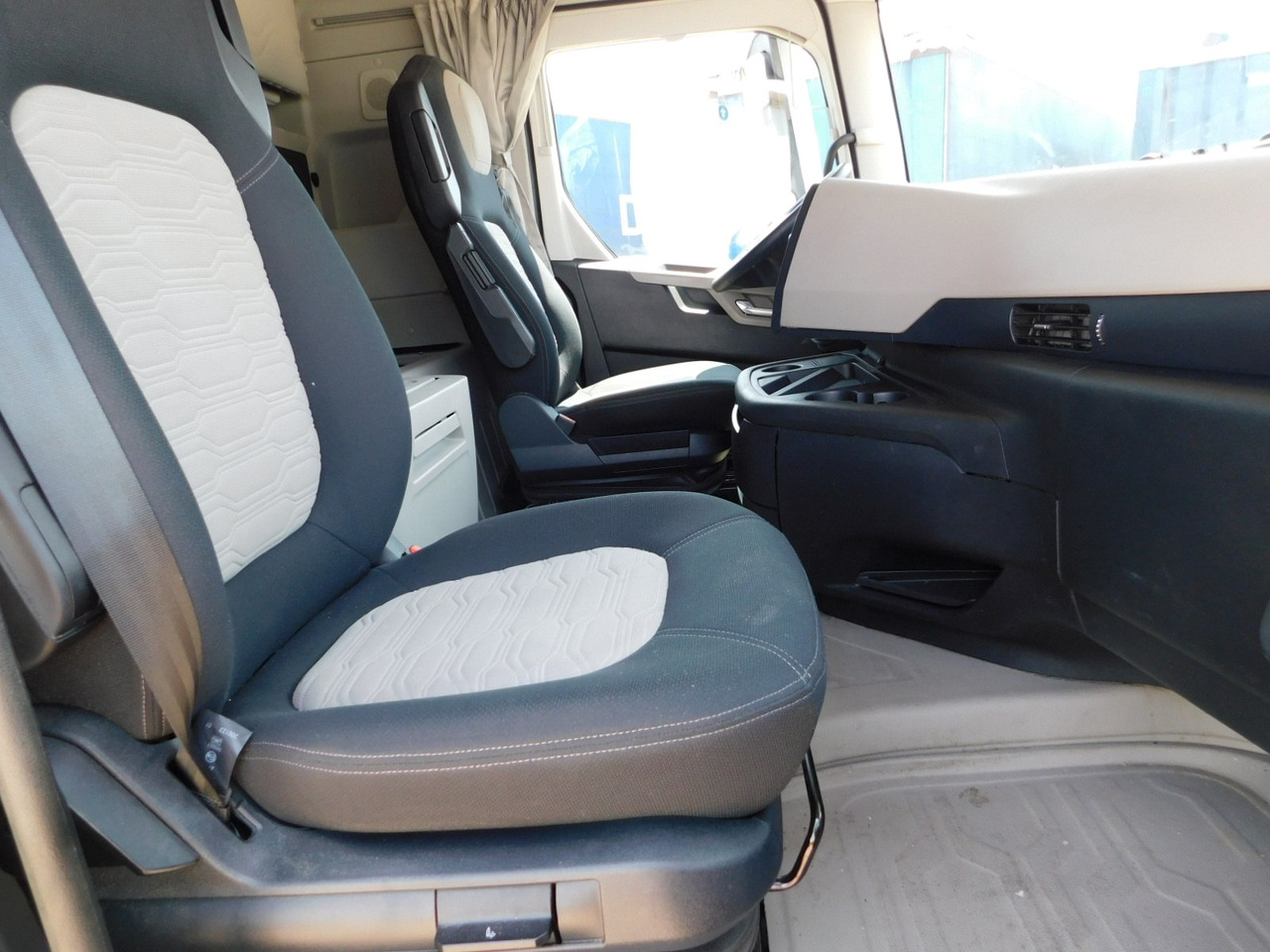 Ford F max 4x2 scab e6 12tx2620 ecotorq - Tractor head: gambar 5 Ford F max 4x2 scab e6 12tx2620 ecotorq - Tractor head: gambar 5