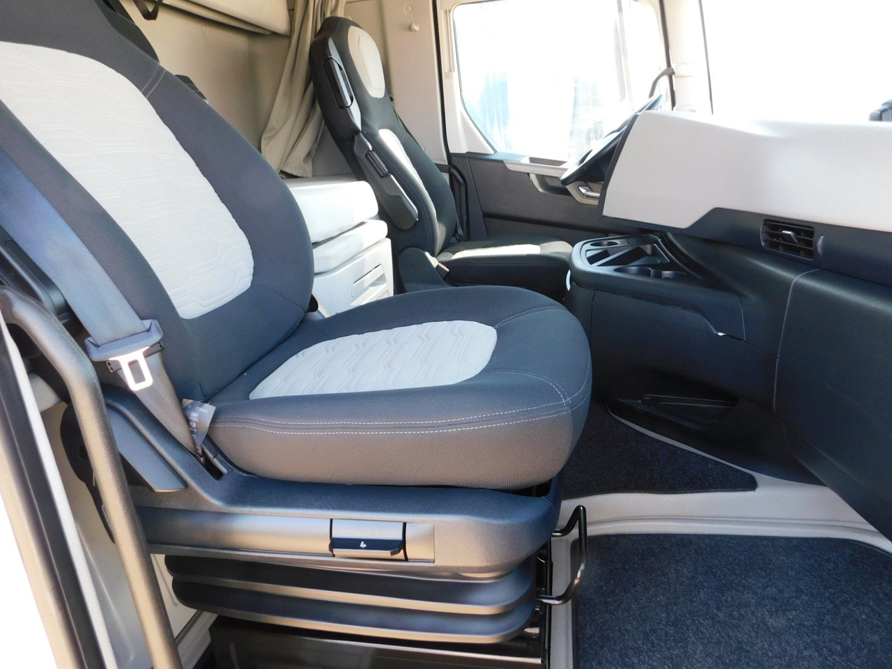Ford F max ll 4x2 scab e6 12tx2620 - Tractor head: gambar 5 Ford F max ll 4x2 scab e6 12tx2620 - Tractor head: gambar 5