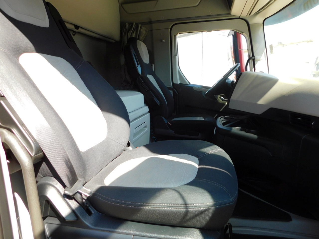 Ford F max ll 4x2 scab e6 12tx2620 - Tractor head: gambar 5 Ford F max ll 4x2 scab e6 12tx2620 - Tractor head: gambar 5